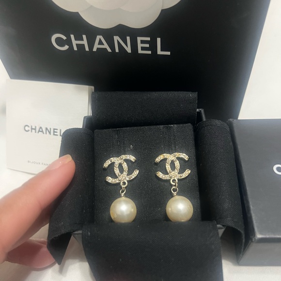 CHANEL Gold and Cream Pearl Logo Earrings - Picture 3 of 8
